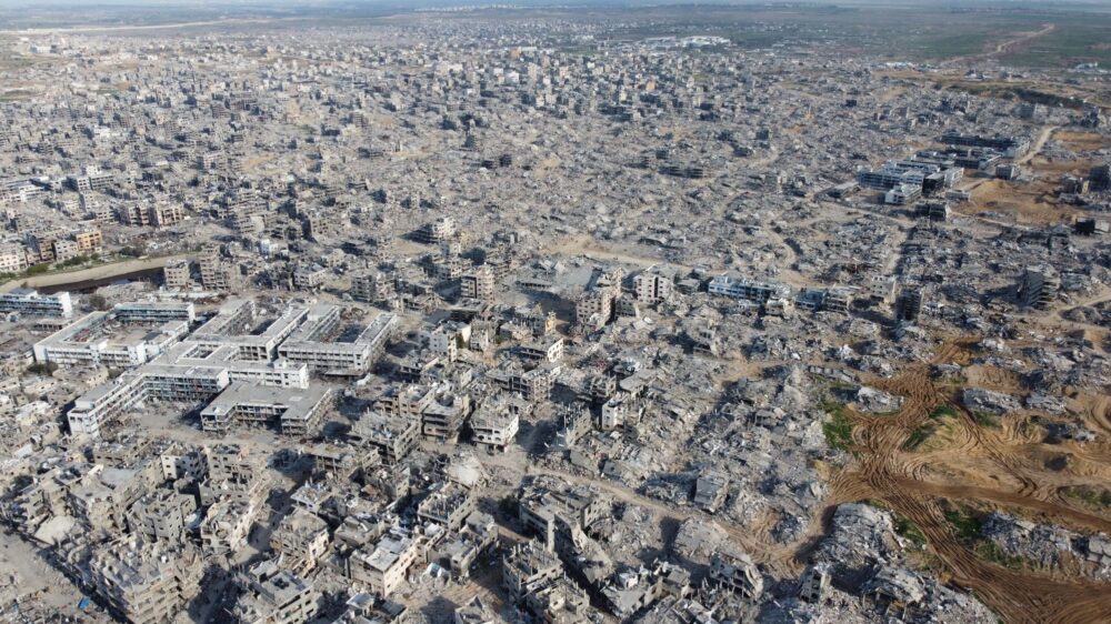 في اليوم العالمي للإسكان: دمار هائل وأزمة نزوح في غزة وتصاعد التهجير القسري في الضفة الغربية