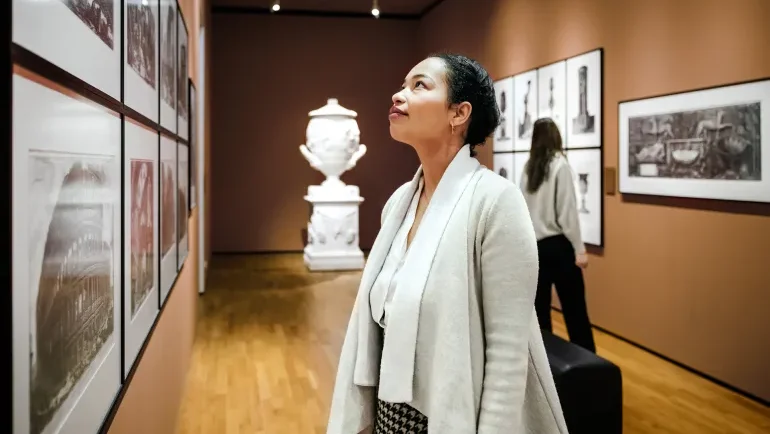 مشاهدة الأعمال الفنية في المعارض يساعد على تخفيف التوتر