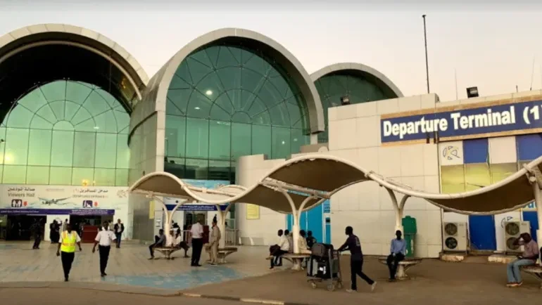 "خسائر محدودة" بعد استهداف الدعم السريع مطار الخرطوم بمسيرات
