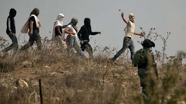 إصابة 7 مواطنين بجروح جراء اقتحام المستوطنين تجمع بدوي في جبع