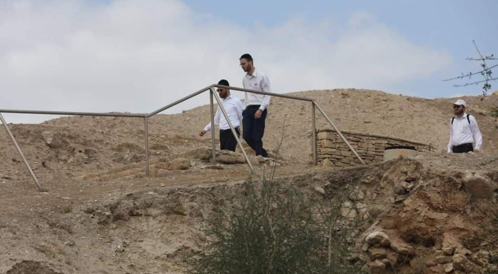 مستوطنون يقتحمون شرق طوباس