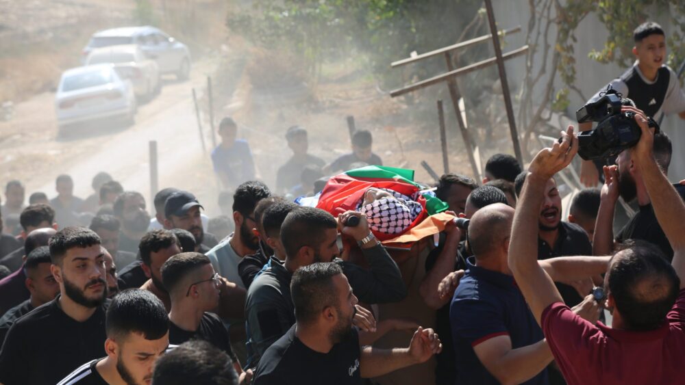 تشييع جثمان الشهيد عبد الرحمن دراوشة في الفارعة جنوب طوباس