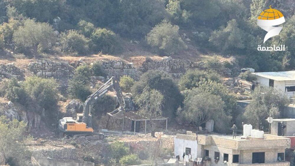 الاحتلال يهدم منزلين مأهولين في قطنة شمال غرب القدس