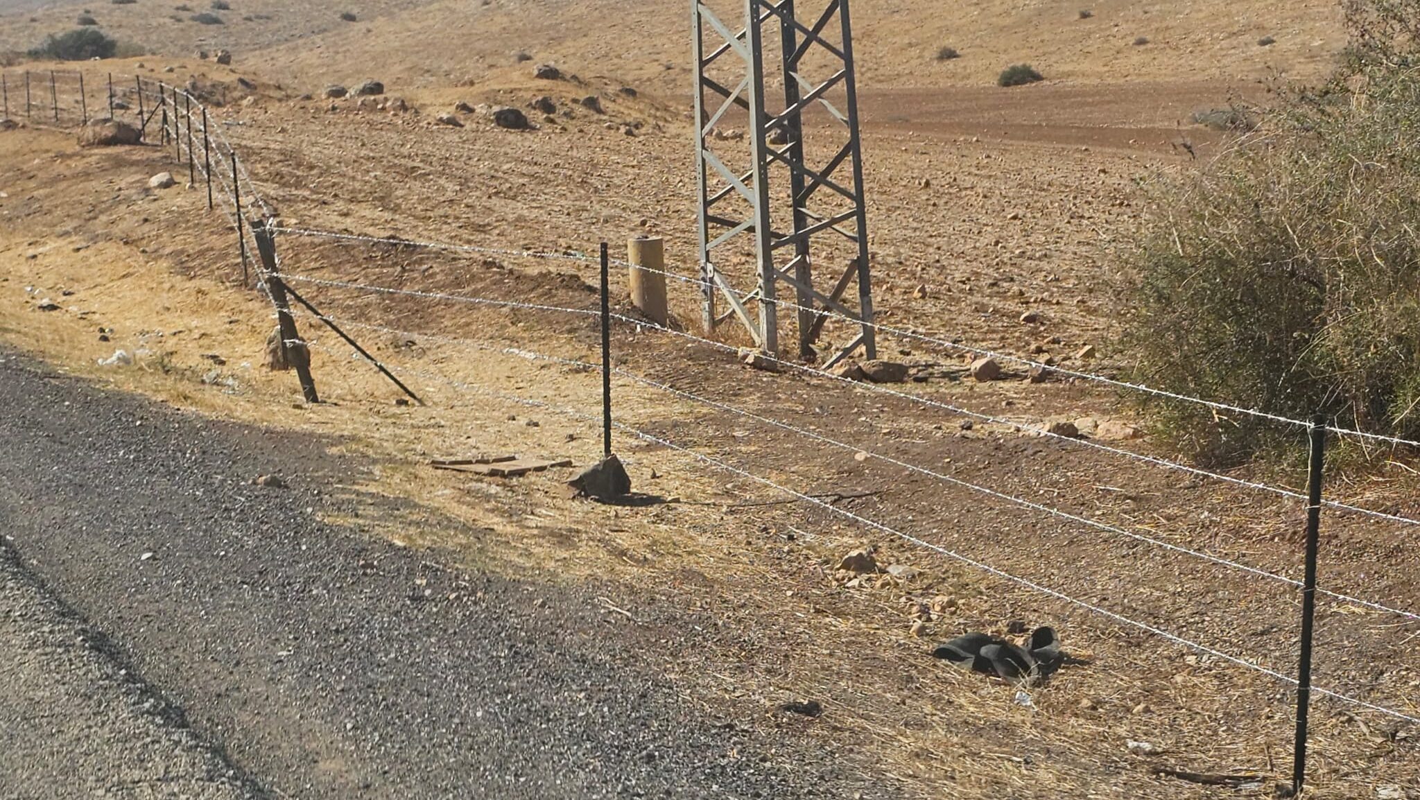 مستوطنون يواصلون تسييج أراض بالأغوار الشمالية