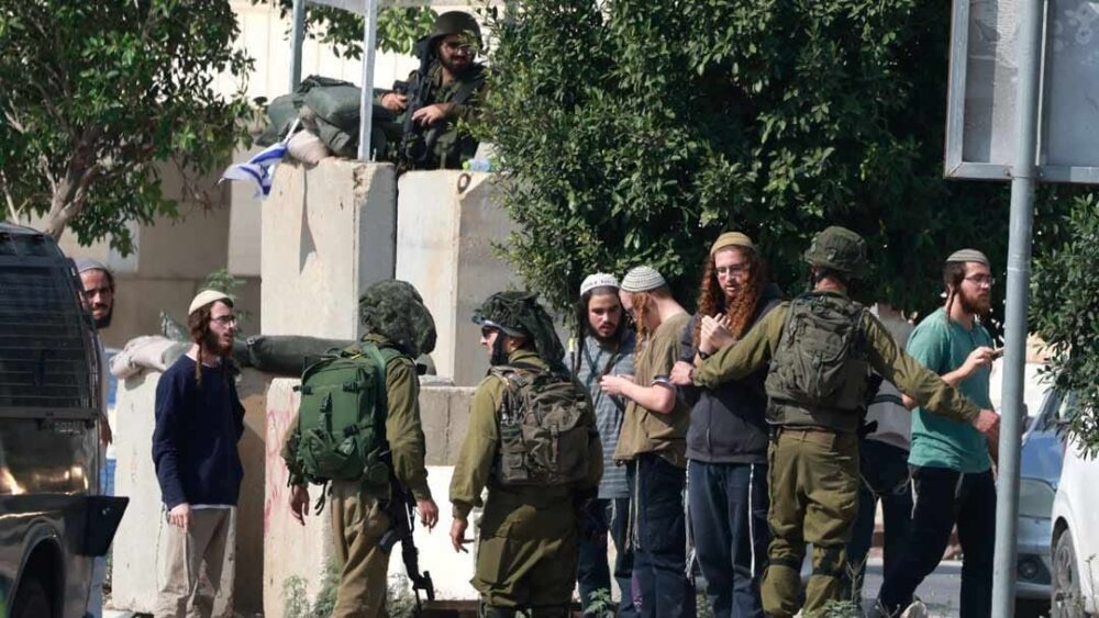 دائرة العمل والتخطيط الفلسطيني: 787 اعتداءاً بحق المواطنين الفلسطينين خلال أكتوبر 2025