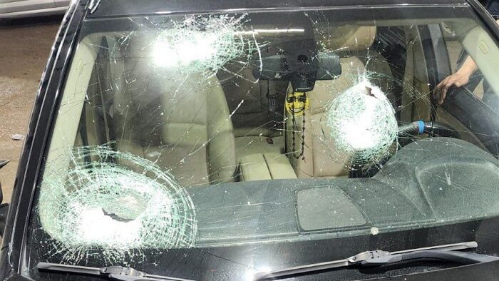 مستوطنون يحطمون 4 مركبات في ياسوف شرق سلفيت