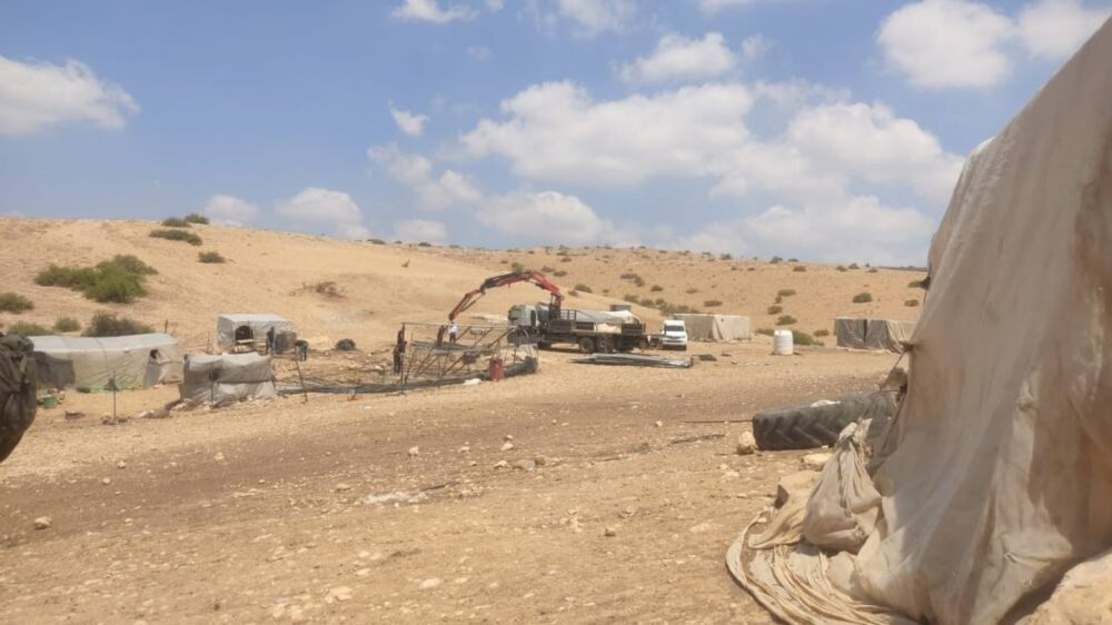 الاحتلال يصادر أكثر من ألف دونم بالأغوار لشق طريق استيطاني