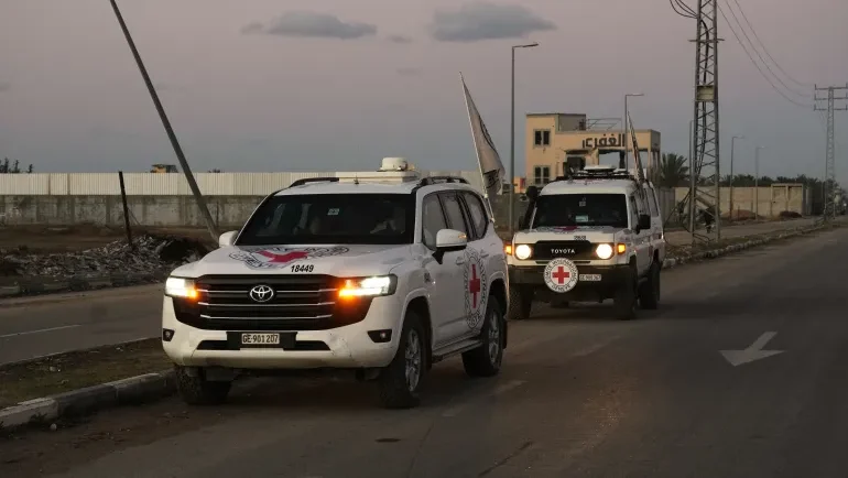 القسام والصليب الأحمر يبدآن معاينة موقع جثة أسير إسرائيلي