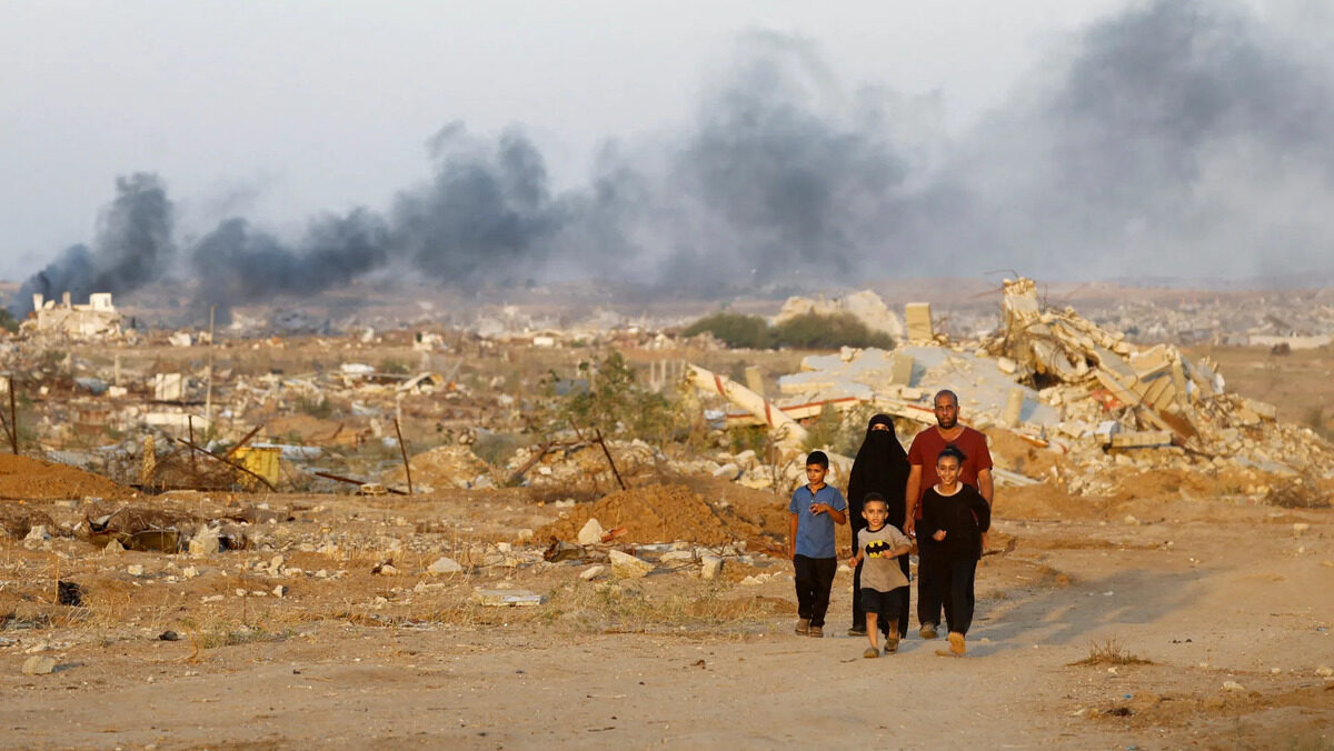 غارات إسرائيلية على بيت لاهيا ونسف للمنازل في خان يونس