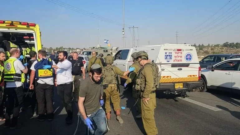 مقتل مستوطن وإصابة 3 آخرين بعملية مزدوجة في غوش عتصيون