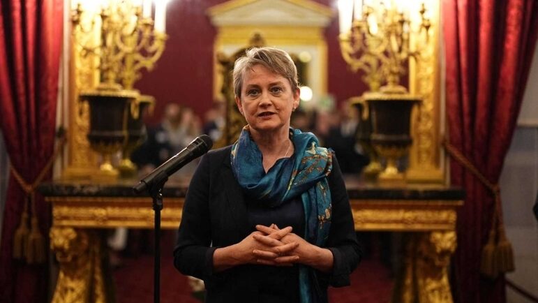 بريطانيا تدعو لزيادة عاجلة بالمساعدات الإنسانية لغزة