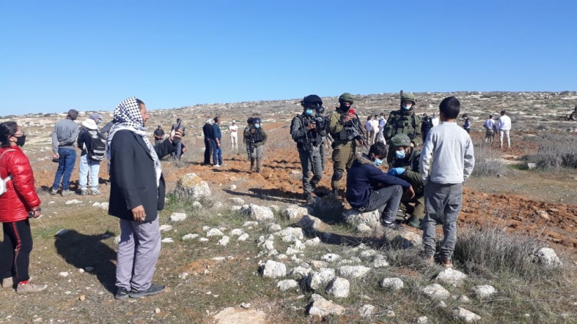 مستوطنون يهاجمون مساكن المواطنين في مسافر يطا