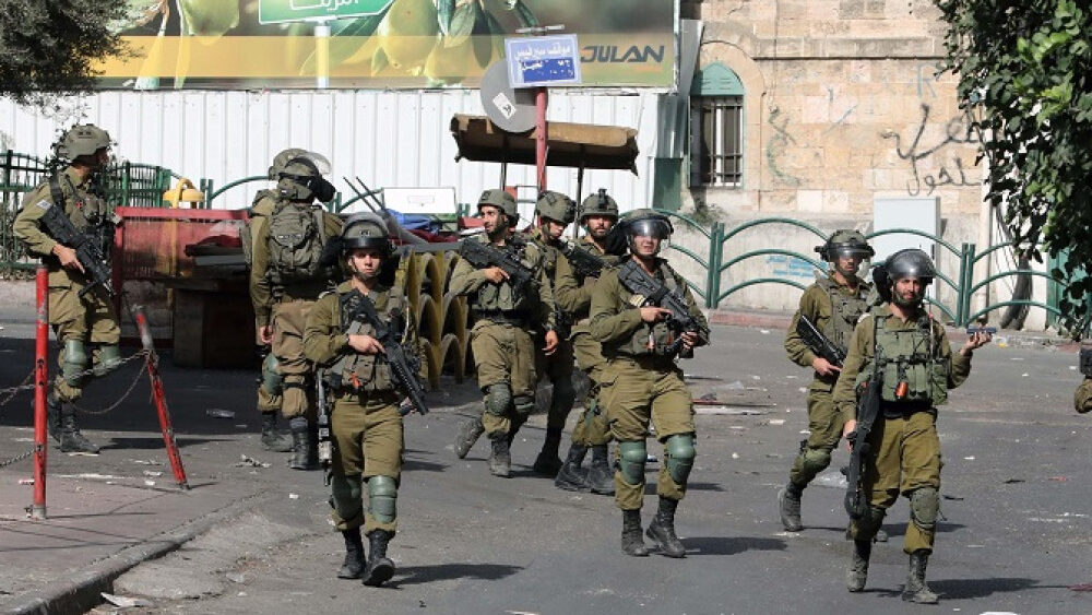 الاحتلال يحتجز 44 مواطنًا من بلدتي بيت فجار والعبيدية في بيت لحم