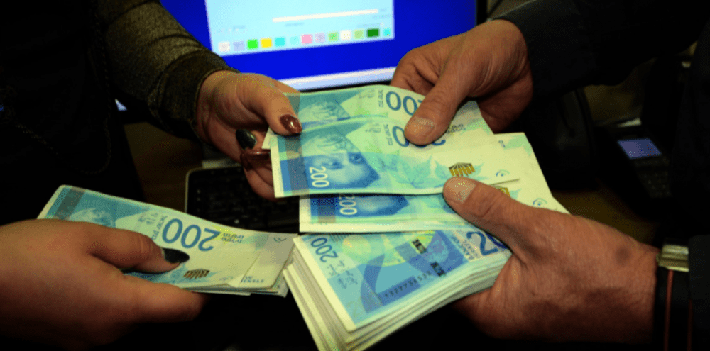 القطاع الخاص يحذر: أزمة السيولة تتفاقم مع بحث قانون خفض استخدام النقد