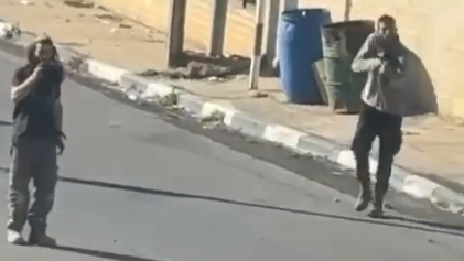 إصابة شاب بجروح في هجوم مستوطنين على دير جرير شرق رام الله