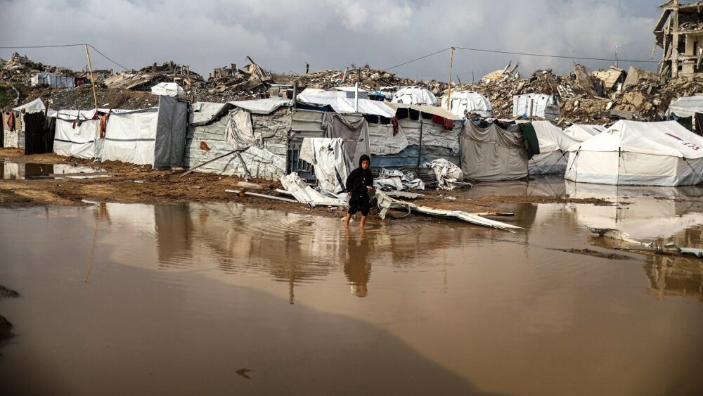 غرفة العمليات الحكومية تطلق مناشدة عاجلة لتوفير مستلزمات الإيواء وتوزيعها في غزة