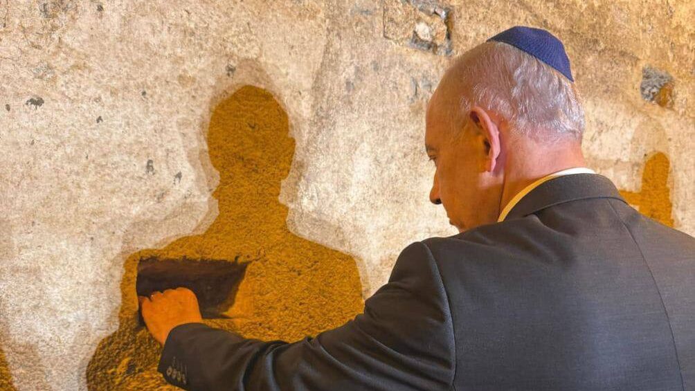 مستوطنون يقتحمون المسجد الأقصى فيما يسمى عيد الأنوار "الحانوكاه"