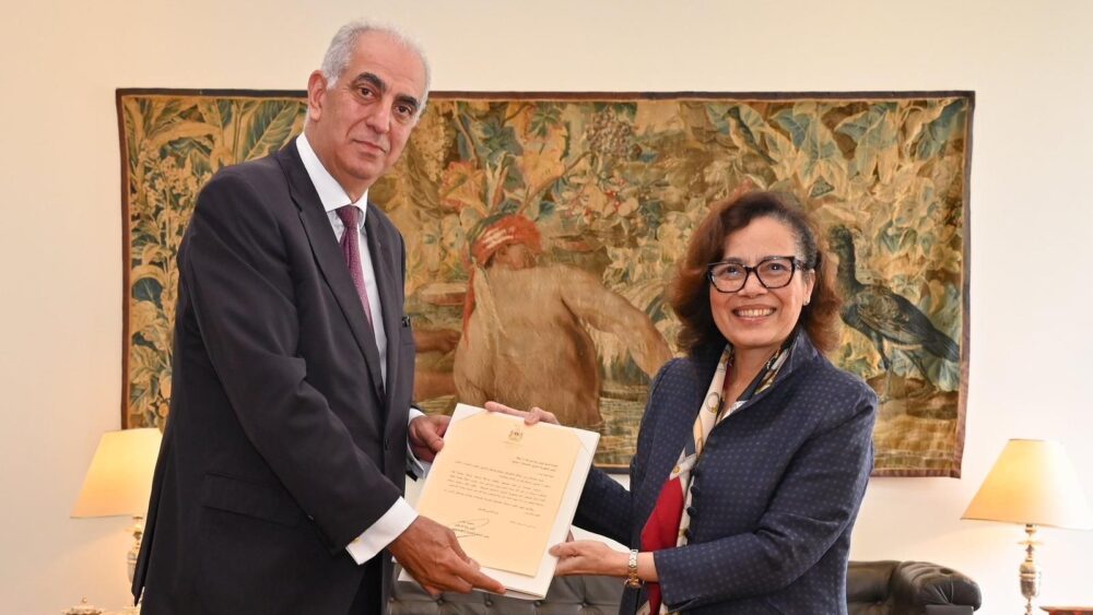السفير مروان البوريني يقدم نسخة من أوراق اعتماده سفيراً فوق العادة ومفوضاً لدولة فلسطين لدى البرازيل