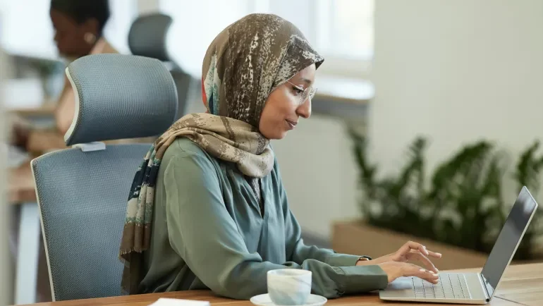 الاعتماد على الذكاء الاصطناعي في كتابة السيرة الذاتية قد يحرمك من الوظيفة