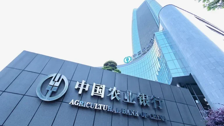 تعرف على أكبر 10 بنوك عربية وعالمية