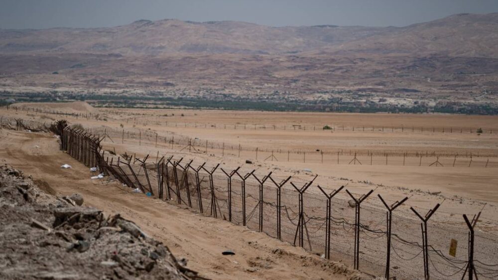 الاحتلال يطلق مشروع بناء "جدار أمني" ضخم على الحدود مع الأردن