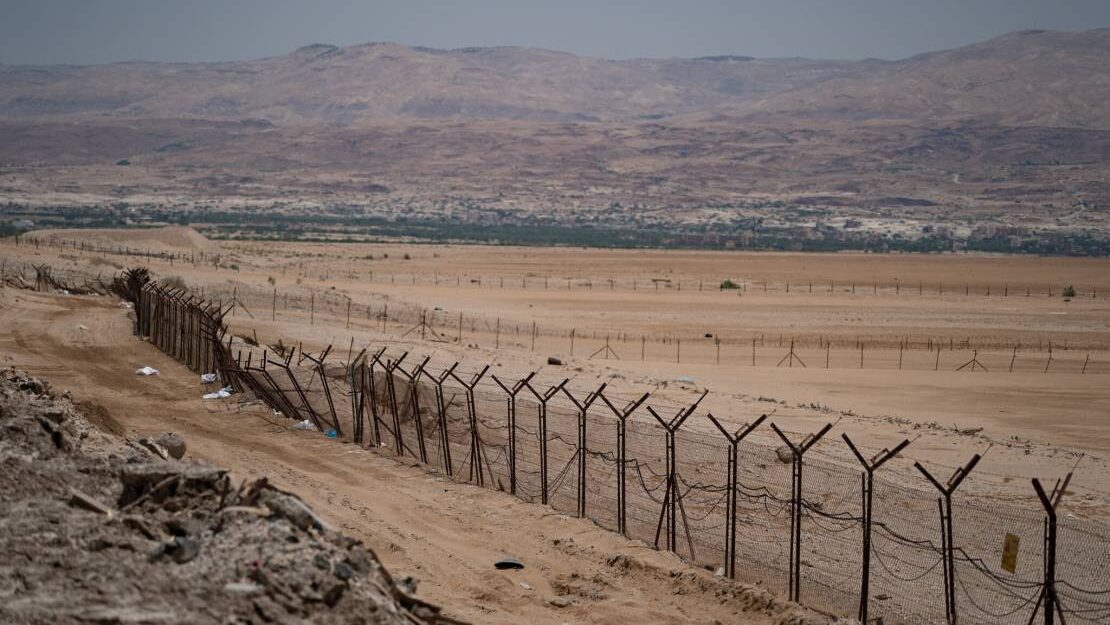 الاحتلال يطلق مشروع بناء "جدار أمني" ضخم على الحدود مع الأردن