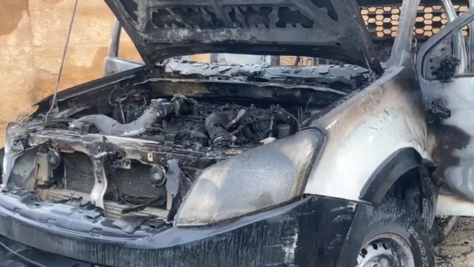 مستوطنون يحرقون مركبة في حوارة جنوب نابلس