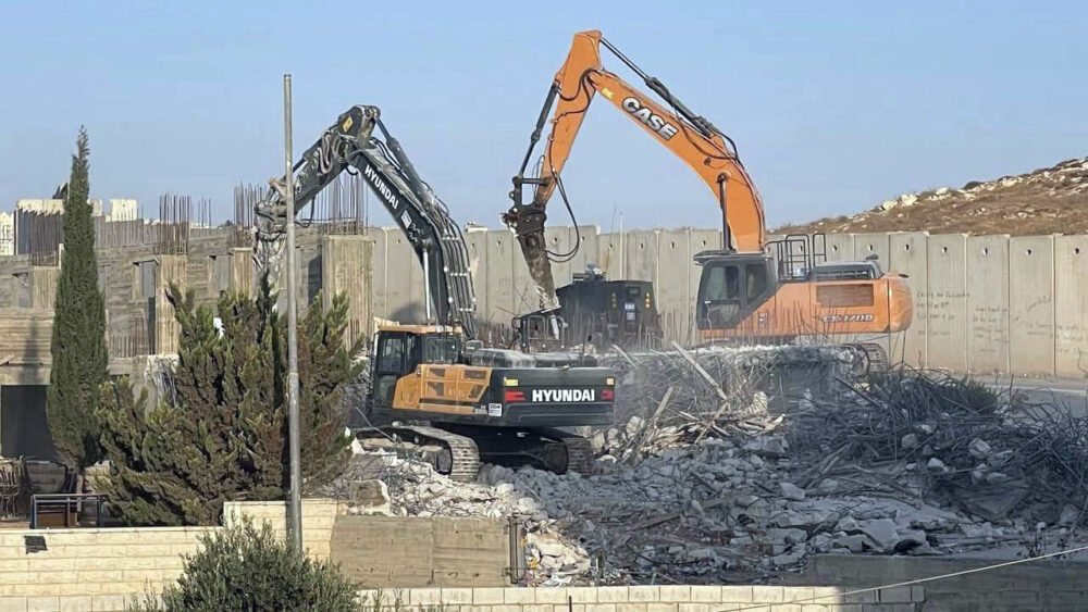 منشآت سكنية وزراعية جنوب شرق القدس المحتل