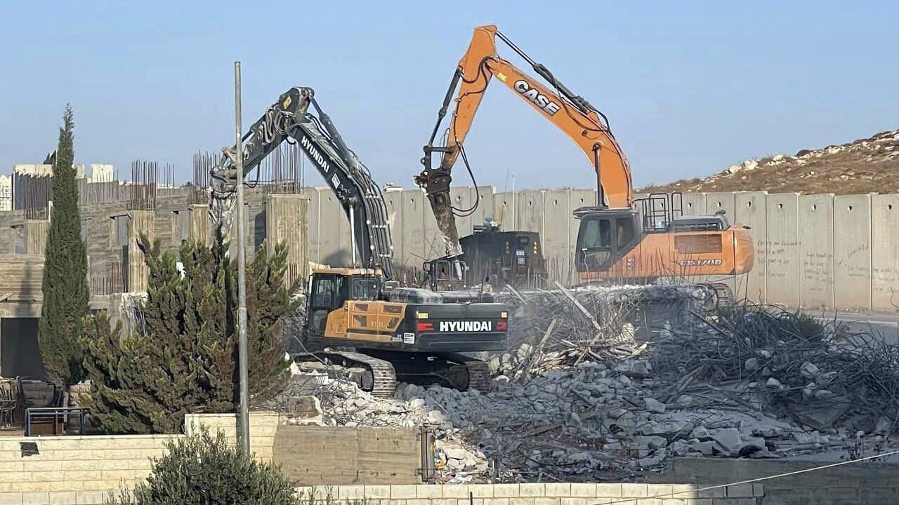 منشآت سكنية وزراعية جنوب شرق القدس المحتل