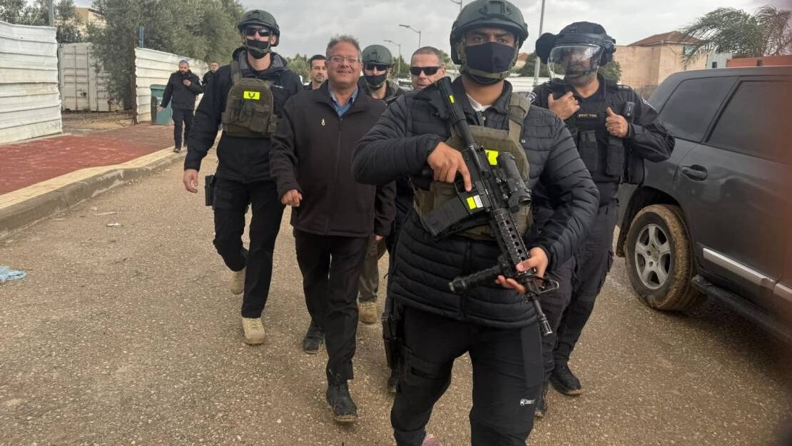 تزامنا مع وصول بن غفير.. مواجهات بين الأهالي والاحتلال في قرية "ترابين" بالنقب