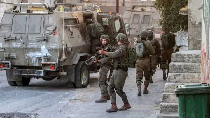 الاحتلال يفرج عن سيدتين من عائلة أبو عطية قرب مدخل بروقين