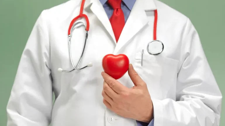 أنا طبيب قلب.. وهذه عادات تضر بقلبك دون أن تشعر