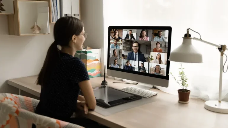 عمل النساء من المنزل راحة أم عزلة؟