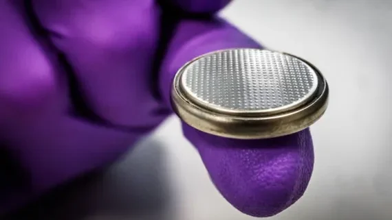 ‫ابتلاع الأطفال للأغراض الصغيرة يستلزم استشارة الطبيب فورا