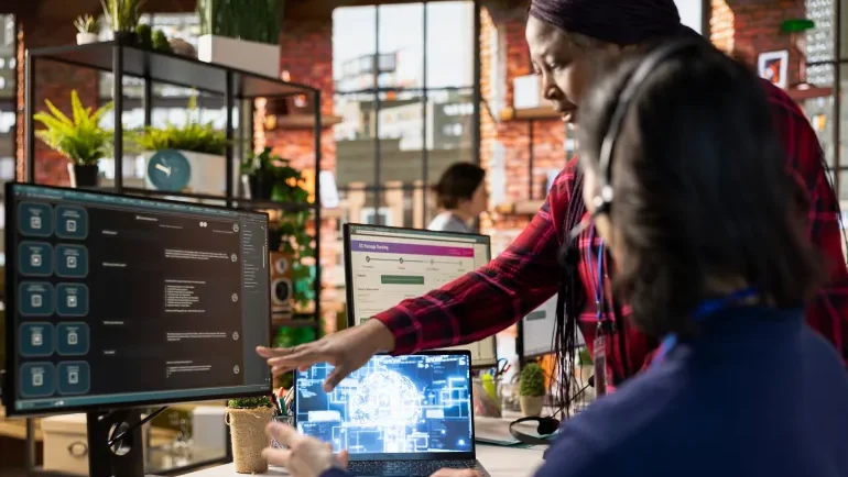 مخاوف 2026.. كيف أعاد الذكاء الاصطناعي تعريف الأمان الوظيفي في أميركا؟