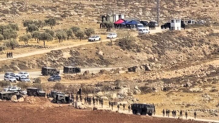 الاحتلال يعتقل مواطنة ومتضامناً أجنبياً من المغير شرق رام الله