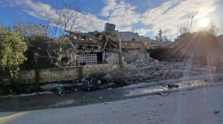 الاحتلال يفجر منزلين في كفركلا جنوب لبنان