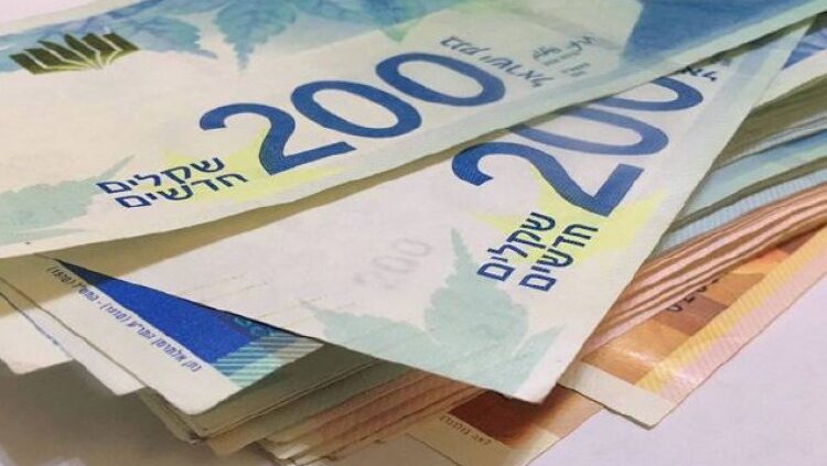 الشيكل يلامس ذروة 30 عاماً.. مكاسب للاقتصاد الفلسطيني تأكلها قيود الاحتلال الاسرائيلي