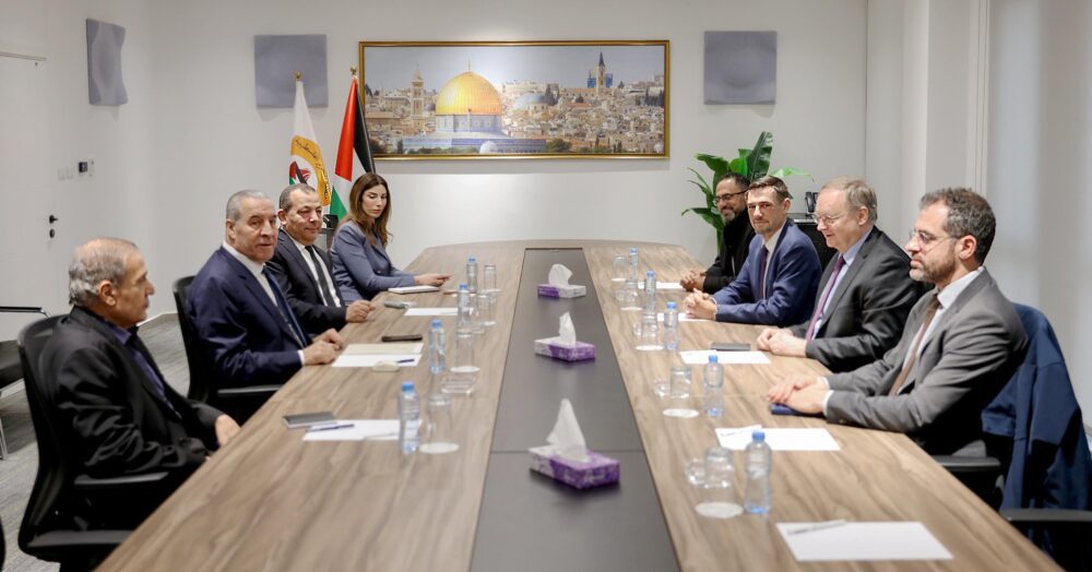 الشيخ يستعرض مع الاتحاد الأوروبي التطورات السياسية والاقتصادية الراهنة