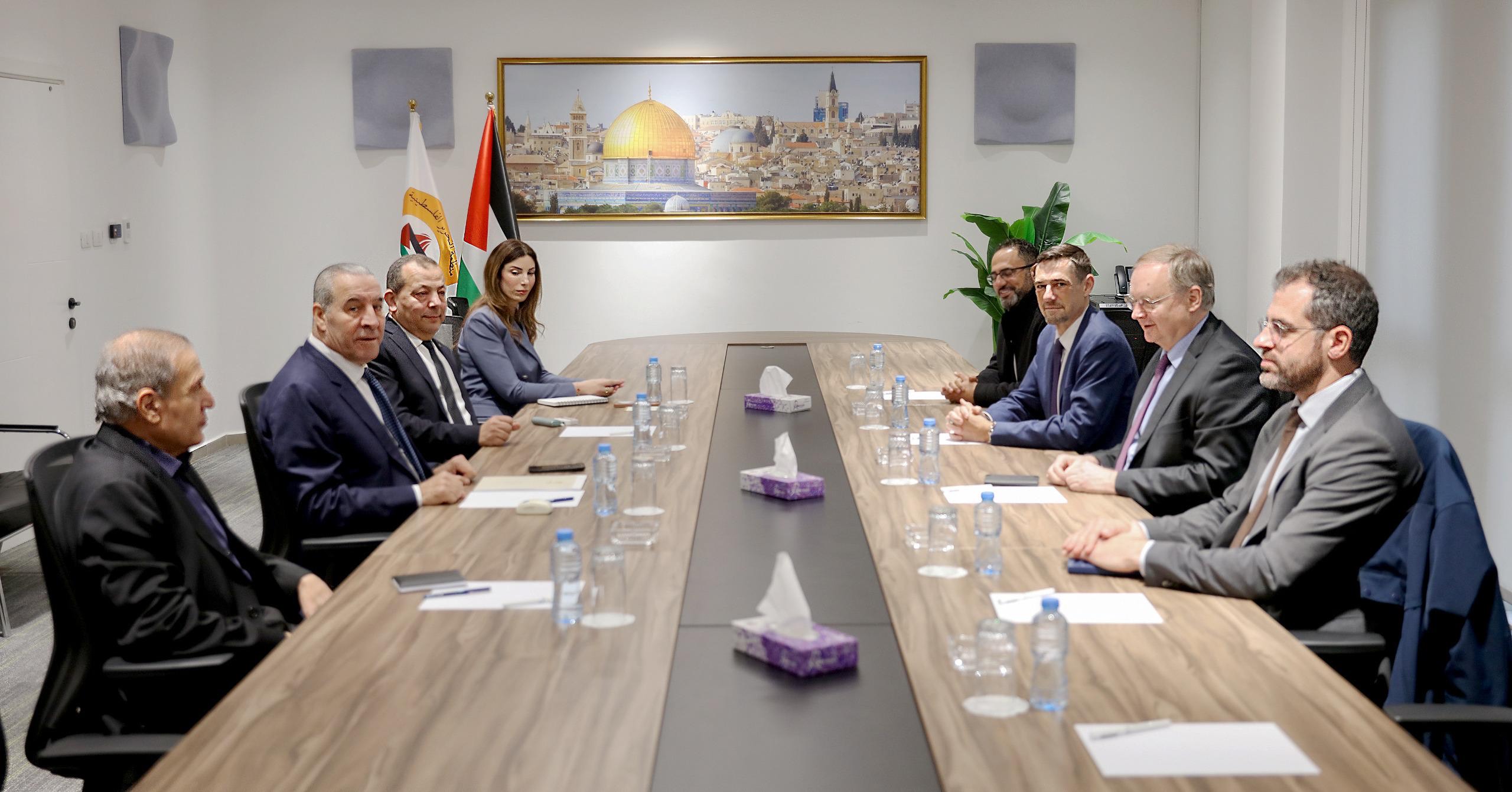 الشيخ يستعرض مع الاتحاد الأوروبي التطورات السياسية والاقتصادية الراهنة