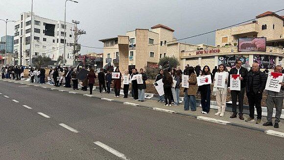 لليوم الخامس: تواصل التظاهرات في سخنين ضد الجريمة وتواطؤ الشرطة الإسرائيلية