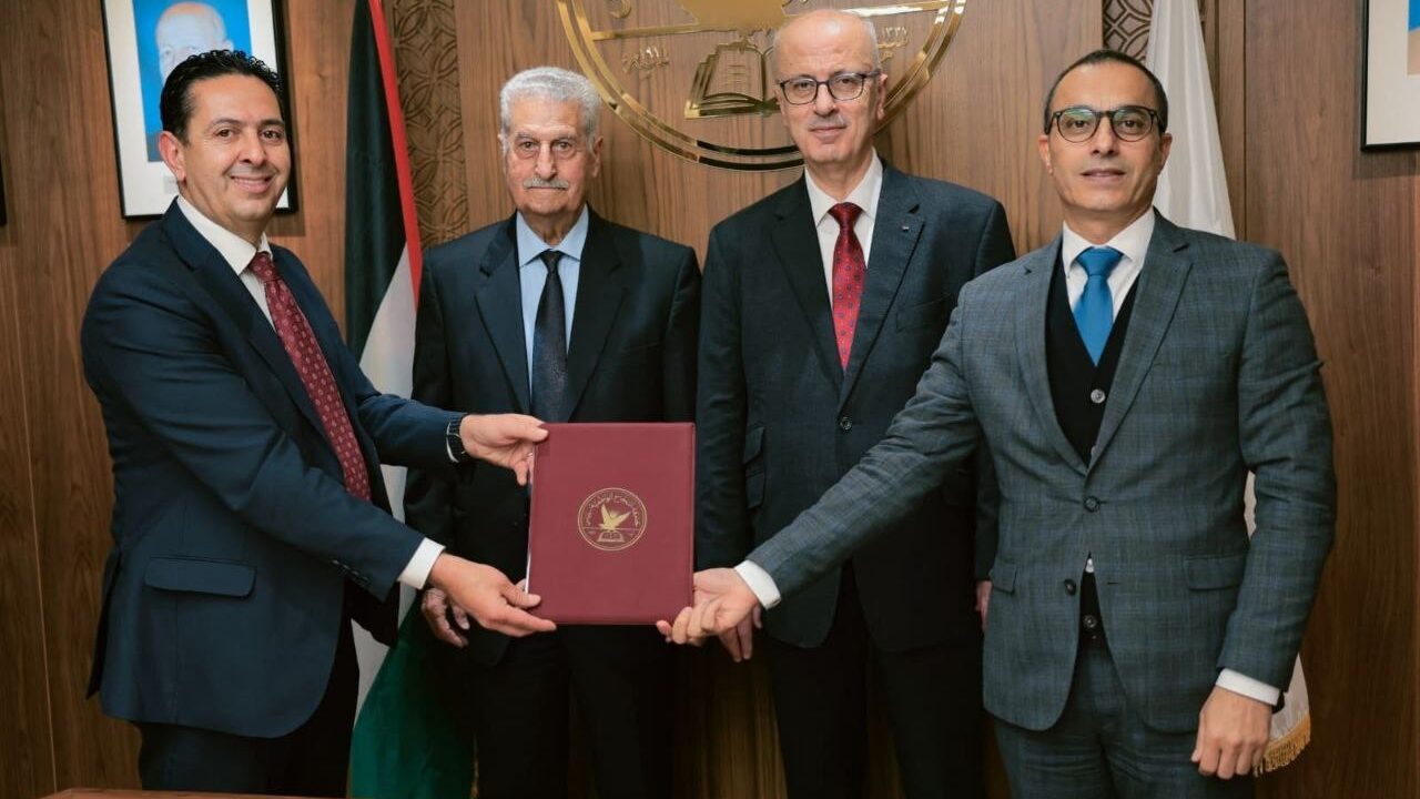 وفد من جامعة فلسطين الأهلية يزور جامعة النجاح الوطنية ويوقّع اتفاقية تعاون أكاديمي مشترك