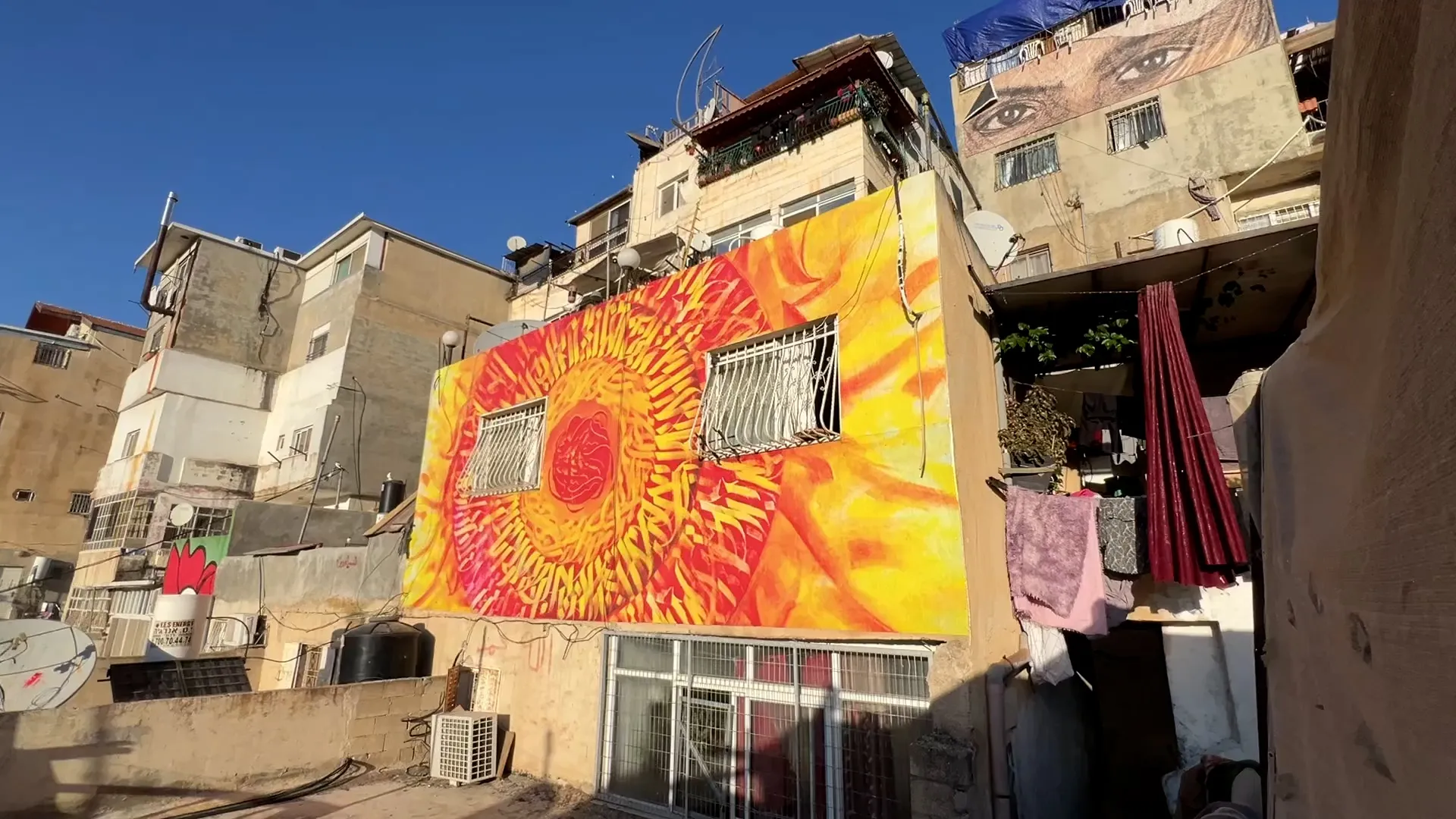 الاحتلال يجبر عائلة على الخروج من منزلها