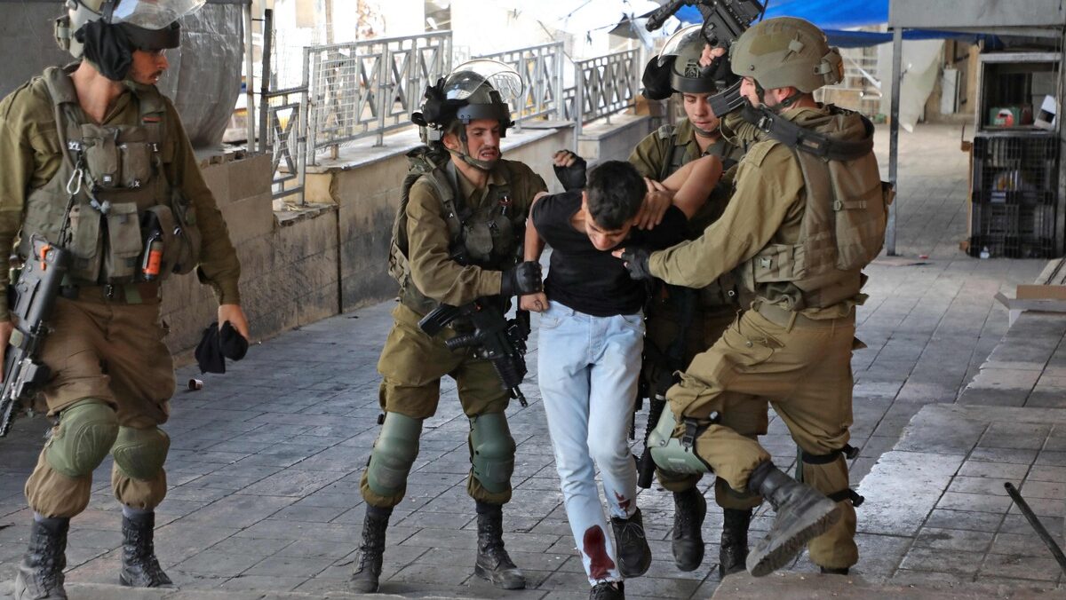 نادي الأسير الفلسطيني: الاحتلال يعتقل ويحقق ميدانياً مع 130 مواطناً على الأقل من الضّفة الغربية بما فيها القدس