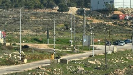 الاحتلال يغلق مداخل قرى وبلدات شمال وغرب رام الله ويشدد إجراءاته العسكرية