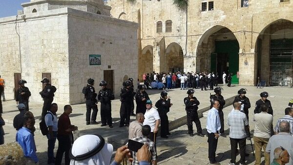 ثلاثة مقدسيين عن المسجد الأقصى المبارك