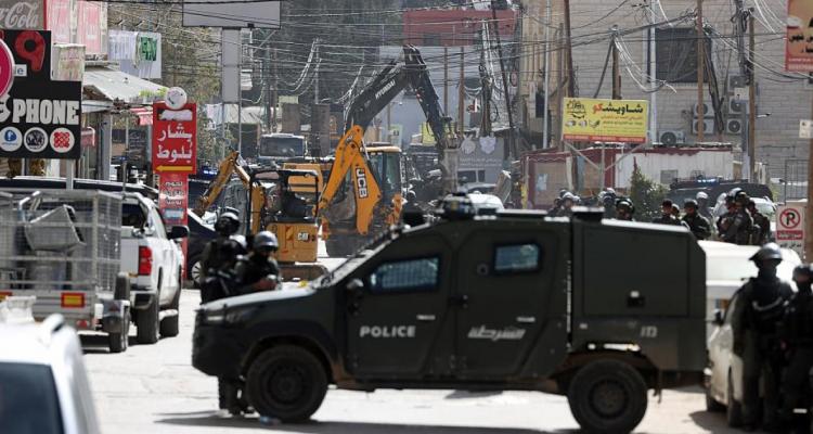 "درع العاصمة".. هدم وتطويق كفر عقب تمهيدًا لإقامة مستوطنة في منطقة مطار قلنديا