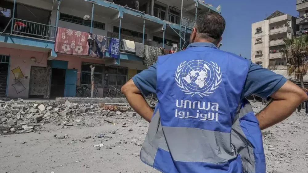 مفوض الأونروا: نواجه عجزا بـ220 مليون دولار وسنقلص ساعات العمل والخدمات الشهر المقبل