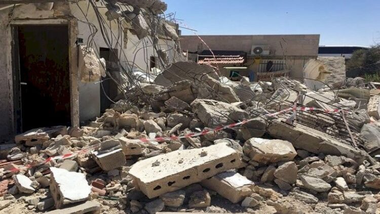 الاحتلال يجبر مقدسياً على هدم منزله في جبل المكبر