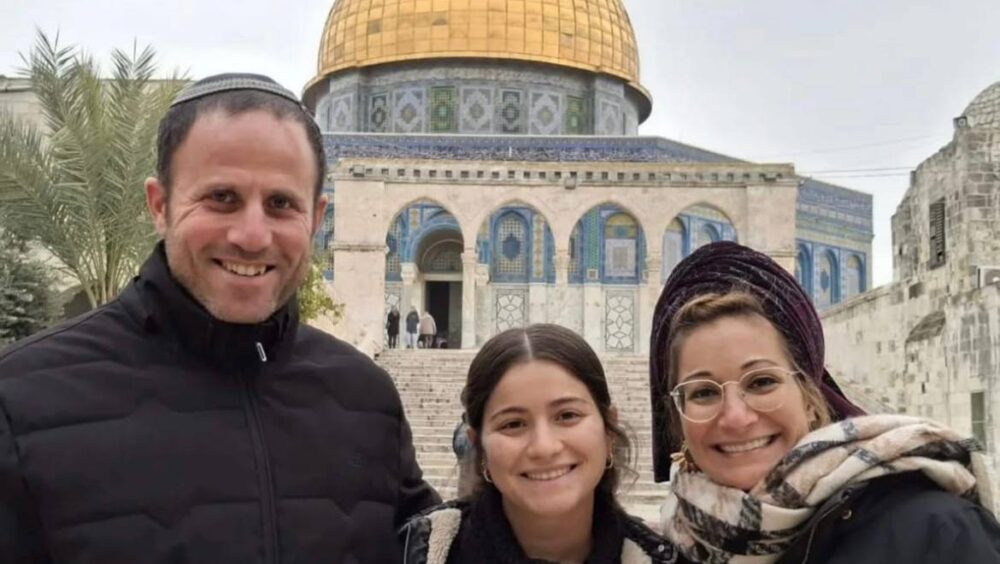 مستوطنون يقتحمون المسجد الأقصى المبارك